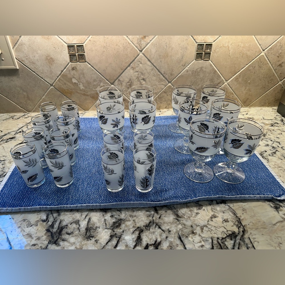 EVC Libbey MCM Silver Leaf 22-glass Lot; 10 Goblets and 12 Juice Glasses